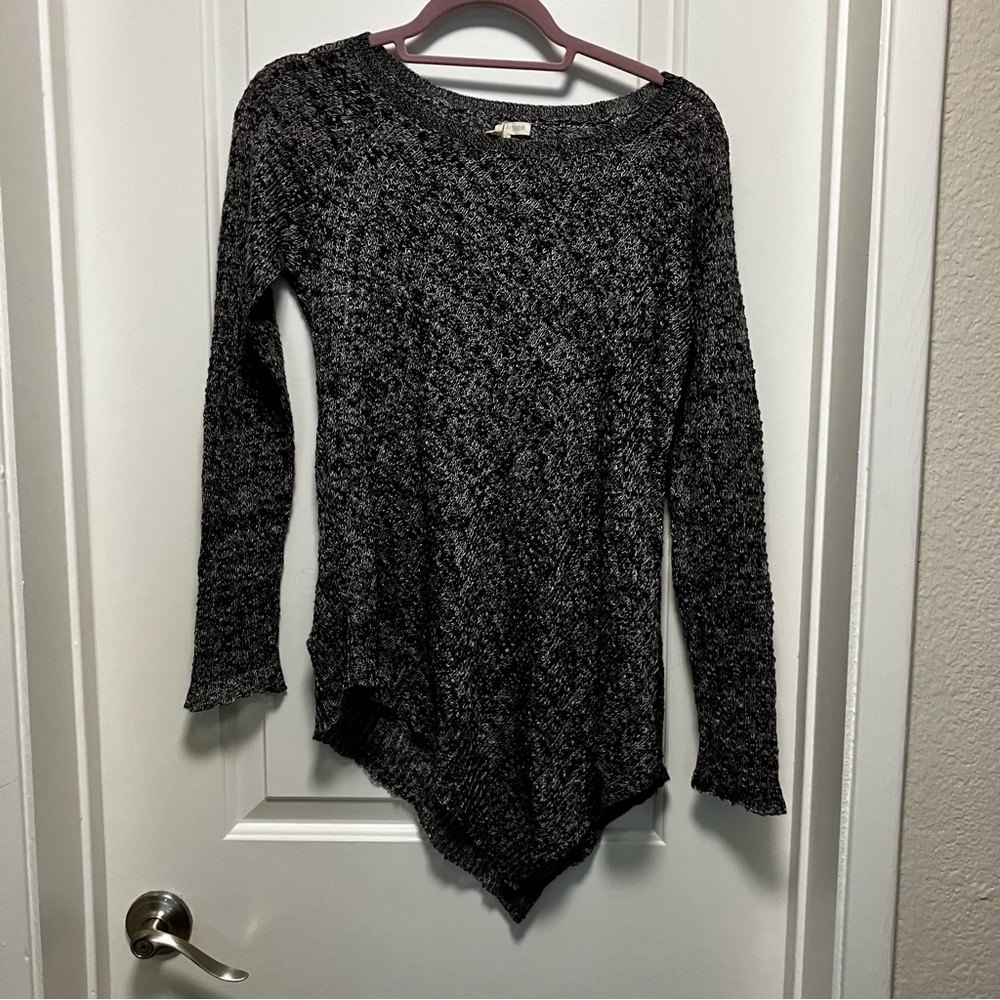 Eileen Fisher women’s size XS 100% linen Itailian yarn, black grey sweat sweater